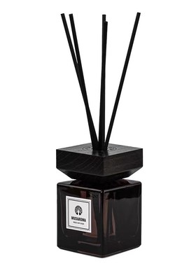 现代轻奢样板房卧室床头柜摆件音箱香薰实木托盘组合书房书桌装饰