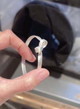 新中式简约缎带手镯轻奢精致高级感手链2024新款高颜值设计感手饰