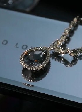 轻奢网红水滴毛衣链女2023年新款潮秋冬高档气质项链百搭潮流配饰