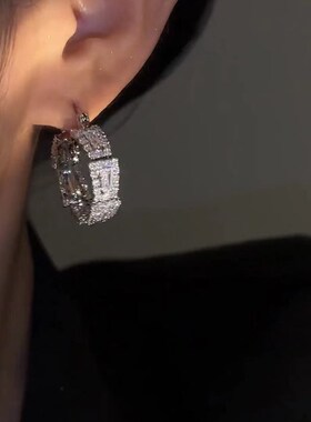 轻奢小众设计感锆石圈圈耳环女简约气质时尚个性耳扣高级感耳饰