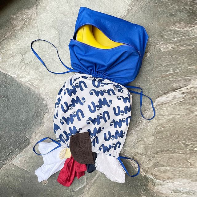 There is only D-Nakuang ZeeZeeZee design multi-functional water-splashing travel storage layered dirty laundry bag swimming