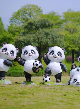 户外卡通足球熊猫雕塑摆件玻璃纤维样品屋展示中心幼儿园商场风景