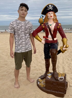 加勒比海盗杰克船长卡通r人物模型玻璃钢雕塑户外游乐园装饰大摆