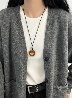 覆古木质感几何长款黑皮绳项炼女款2025新款秋冬毛衣炼高级感轻奢