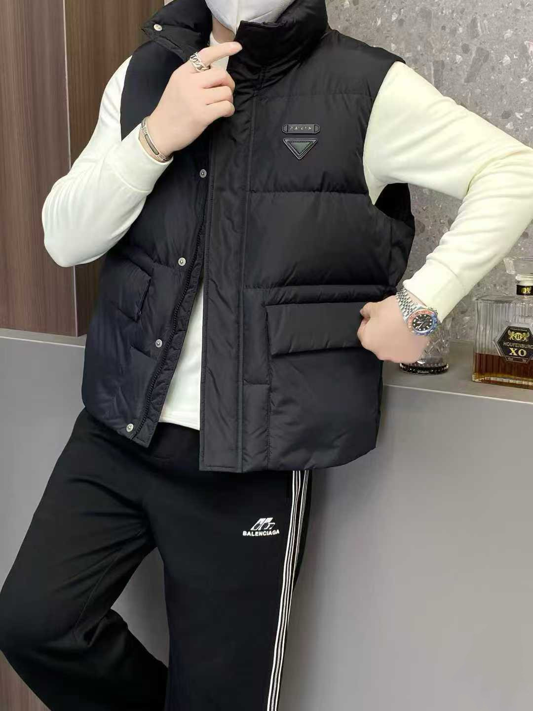 HAEETIEN潮牌立领羽绒马甲男2025冬季新品欧货高端三角标修身休闲,淘宝优惠券,粉丝福利购,淘宝优惠卷