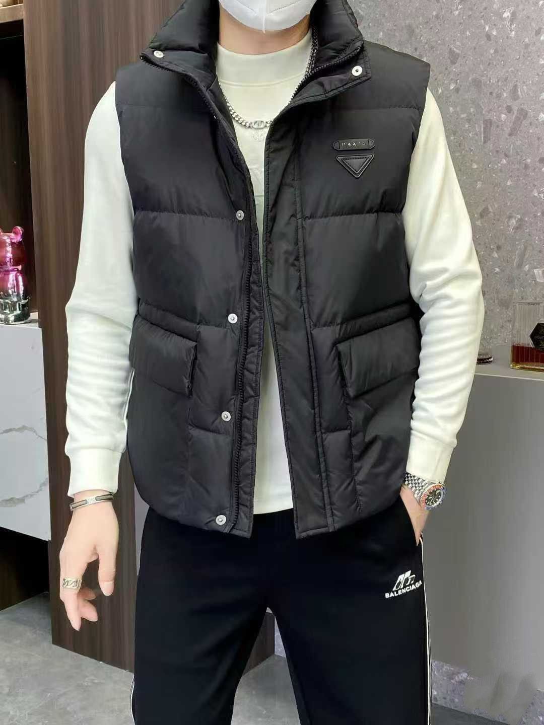 HAEETIEN潮牌立领羽绒马甲男2025冬季新品欧货高端三角标修身休闲,淘宝优惠券,粉丝福利购,淘宝优惠卷