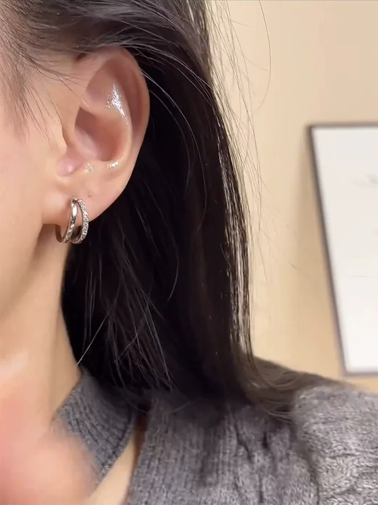 Изысканные серьги, простой и элегантный дизайн