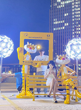 卡通风网红顽皮老虎玻璃钢摆件