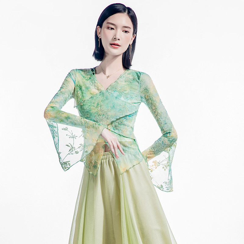 2025秋季木耳边植绒网纱舞蹈上衣女喇叭袖女装印花广场舞练功服,淘宝优惠券,粉丝福利购,淘宝优惠卷