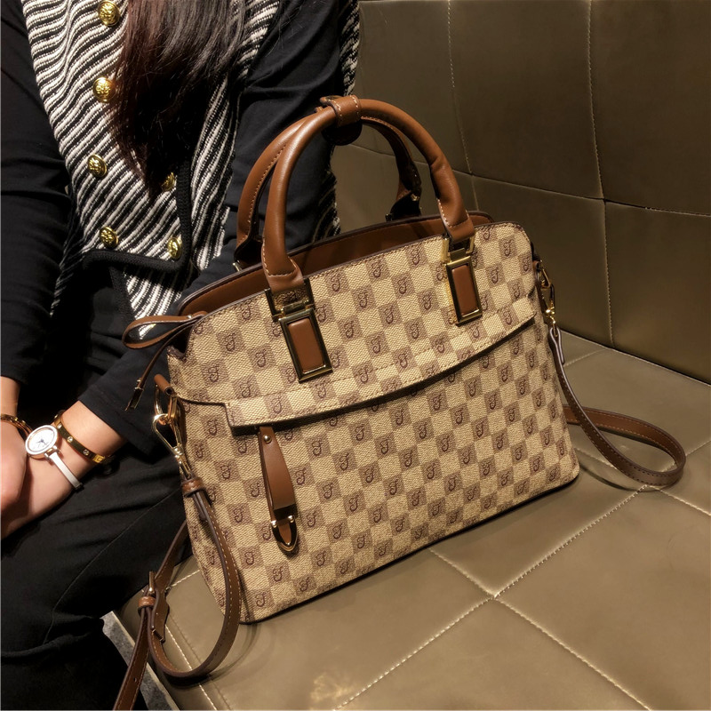 香港正品高级包包女2025新款大气斜跨女士手提真皮质感单肩贝壳包,淘宝优惠券,粉丝福利购,淘宝优惠卷