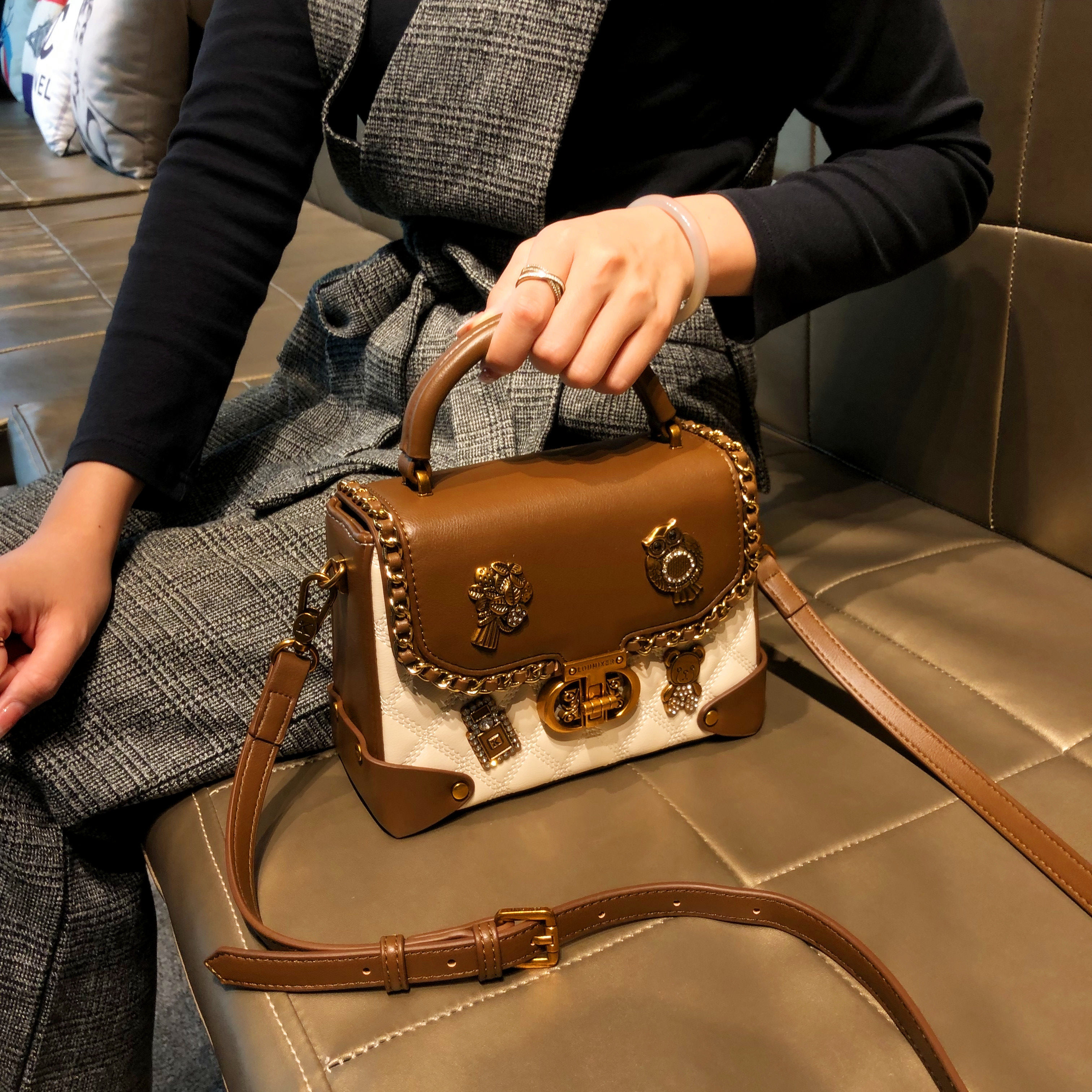 香港品牌包包女款2025新款秋冬高级感斜挎小方包真皮单肩手提小包,淘宝优惠券,粉丝福利购,淘宝优惠卷