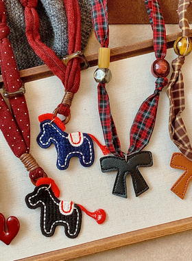 复古红色格子小马抽拉式丝巾项链