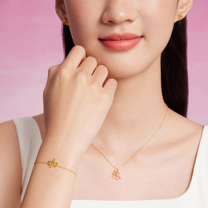 周大福SOINLOVE 宝藏女孩萌宠巡梦独角兽18K金粉色调钻耳钉送女友