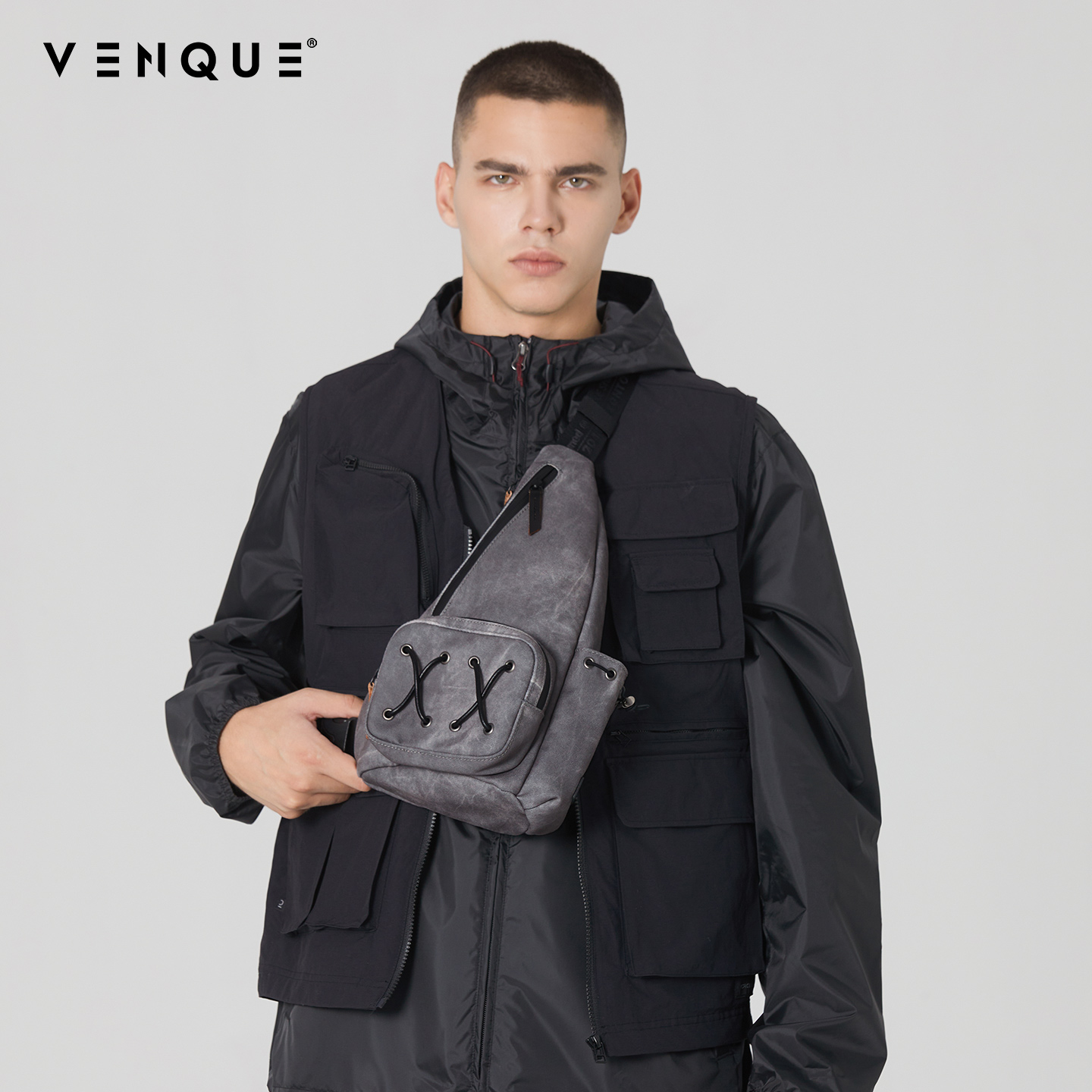 venque范克潮牌复古胸包男机车牛皮斜挎包男士骑行背包小挎包礼物 - 图1