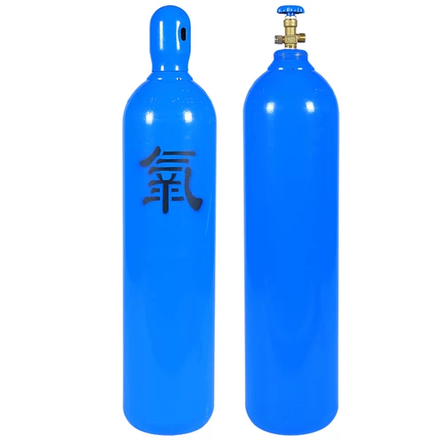 Кислородное цилиндр Медицинский портативный домашний кислород с кислородом, поглощение медицинской бутылки 20 литров полосы беременных на открытом воздухе.