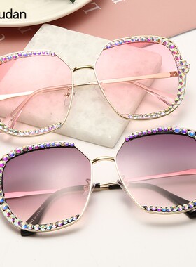 ins网红同款大框婚纱拍照国潮