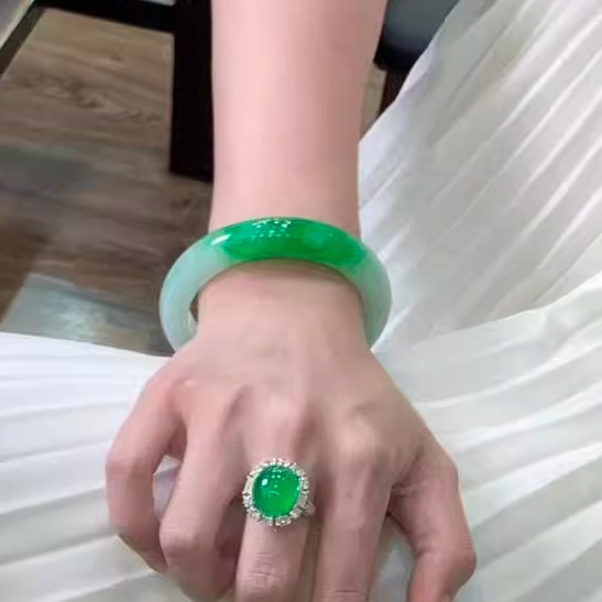 玉长情缅甸翡翠手镯高冰透种玉手镯半山水阳绿女款真玉石正圈处理 - 图2