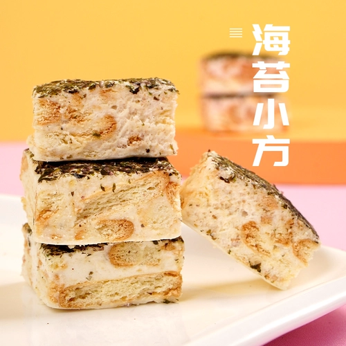 Жевать в японском стиле и мясо ветра сосна Мосс маленький квадратный снежинок торт саска с закусками закуски с закусками.