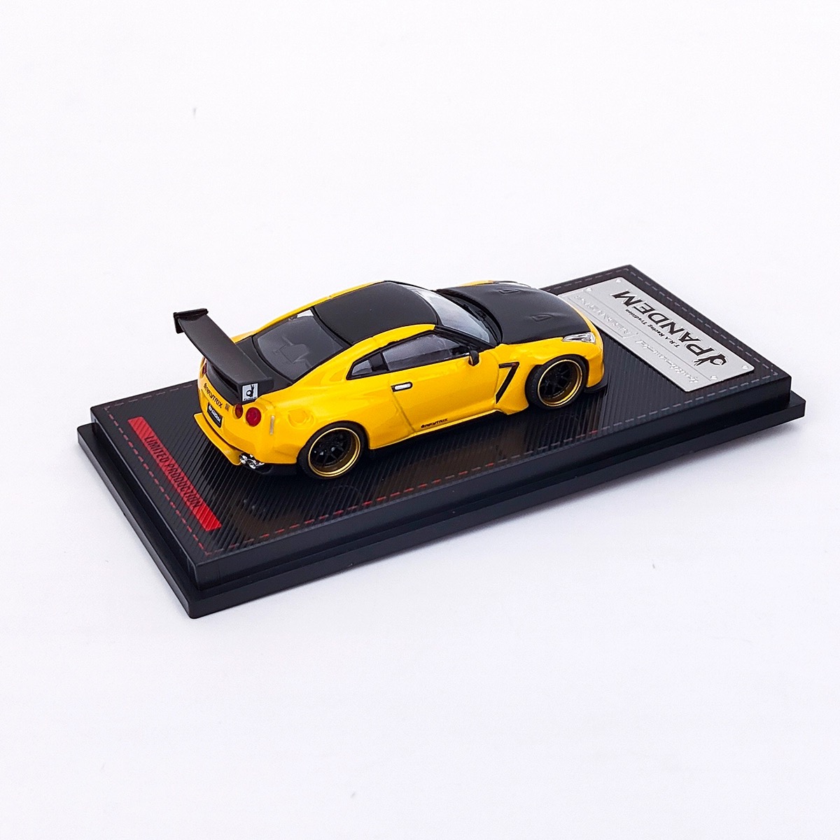 Ignition IG 1:64尼桑 GTR R35 PANDEM火箭兔合金汽车模型-图1