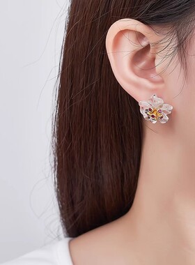 s925银镶嵌白水晶红刚玉花朵