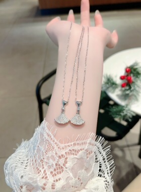 S925纯银裙子项链女锁骨链时尚气质简约扇形吊坠送女友礼物新年