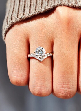 S925银皇冠四爪莫桑石情侣戒指