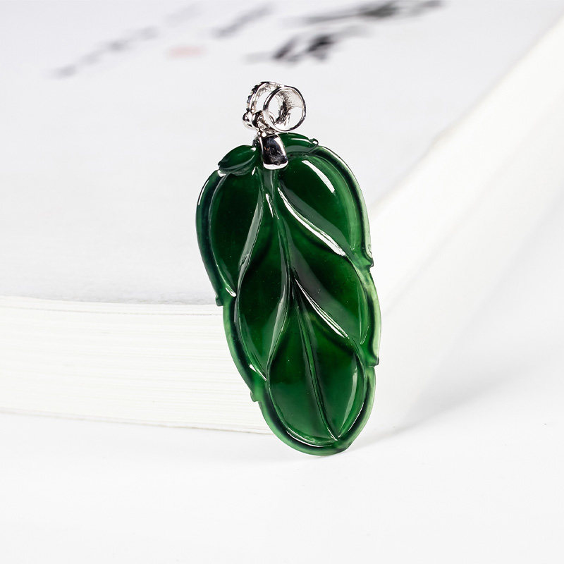 天然a货翡翠金枝玉叶树叶挂件墨翠 翠贵人颈饰