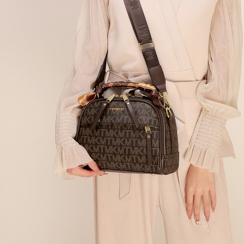 今年流行2023新款高级感2022斜挎包 欧帝驰女士包袋