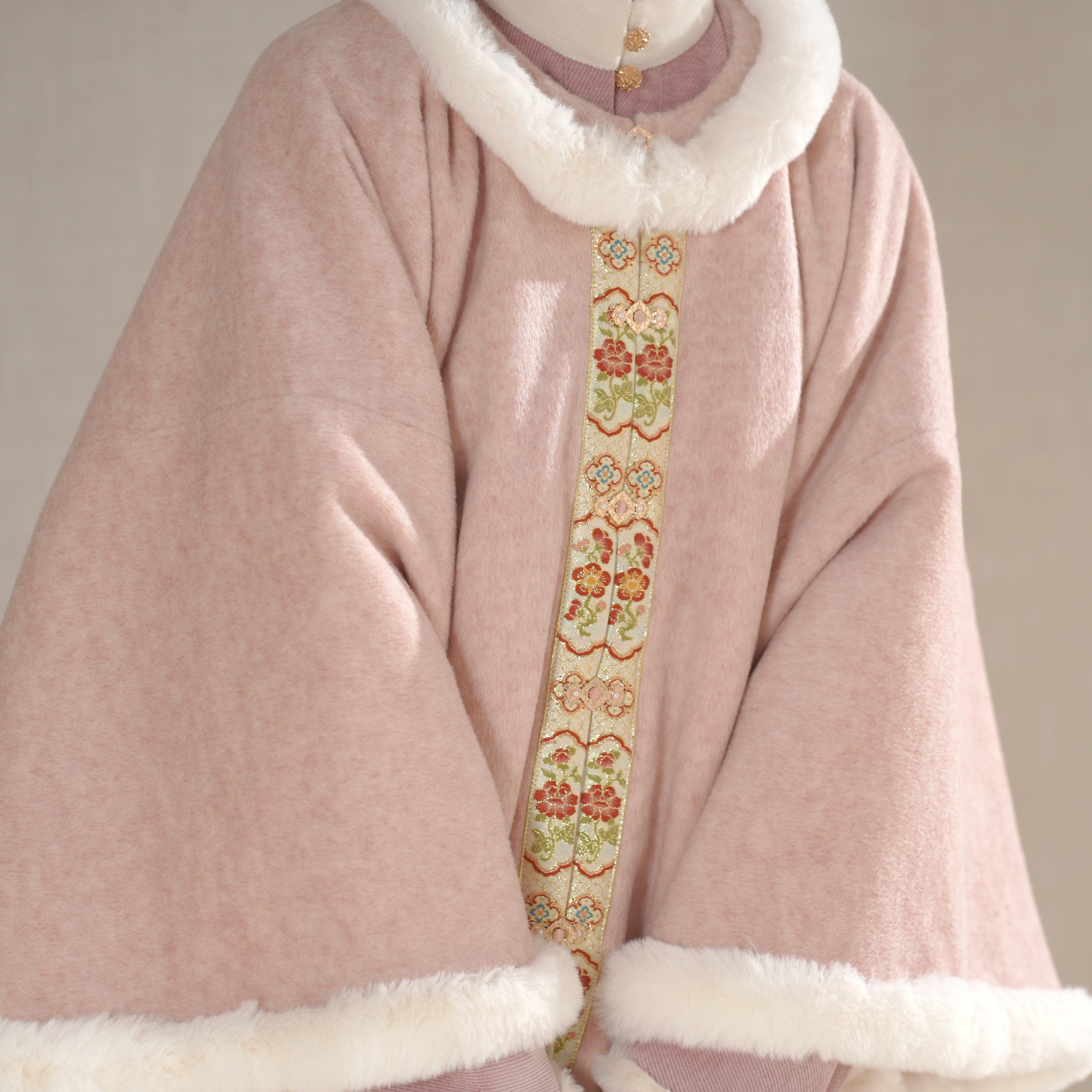 汉墨记【金章暖岁】明制昭君袄加绒加厚圆领半袖披袄汉服女带口袋,淘宝优惠券,粉丝福利购,淘宝优惠卷