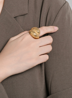 夸张轻奢花高级镀18K金钛钢戒指