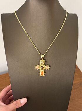 巨重工!中古风彩色十字架项链轻奢2026小众高级感毛衣链百搭配饰