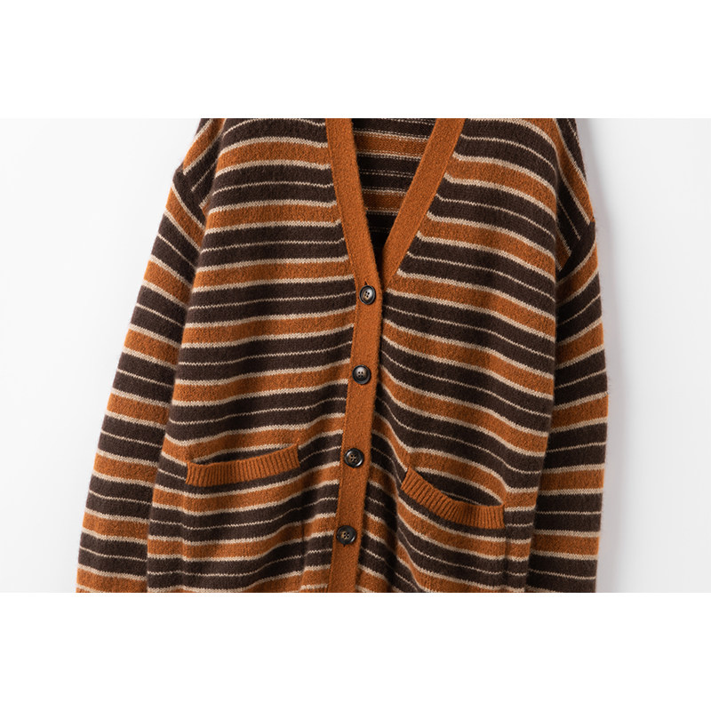 萨琪尼〓绒+〓焦糖色条纹V领廓形长袖羊绒毛衣开衫女2025新款,淘宝优惠券,粉丝福利购,淘宝优惠卷