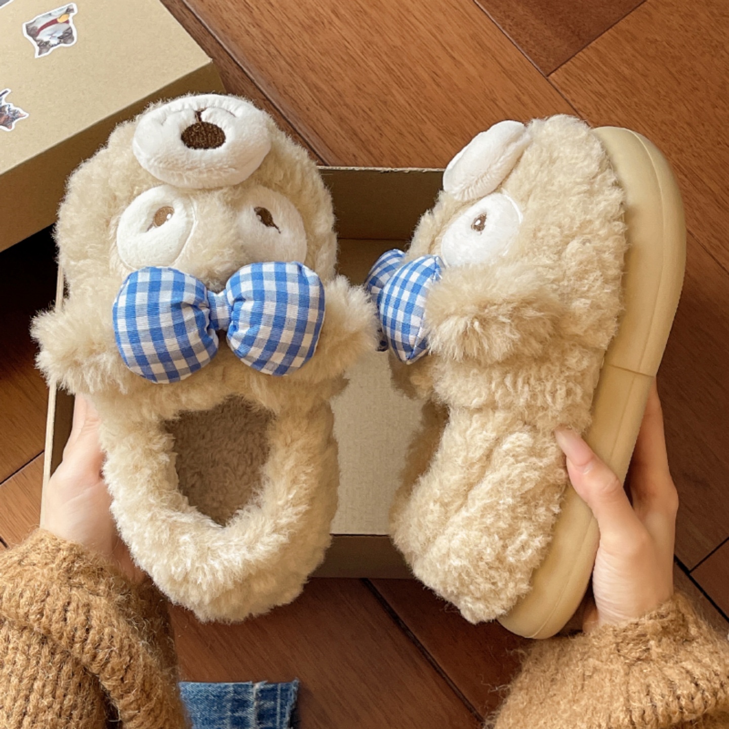 可爱蝴蝶结小熊毛毛鞋女秋冬季厚底防滑居家保暖毛绒包跟棉鞋外穿 - 图3