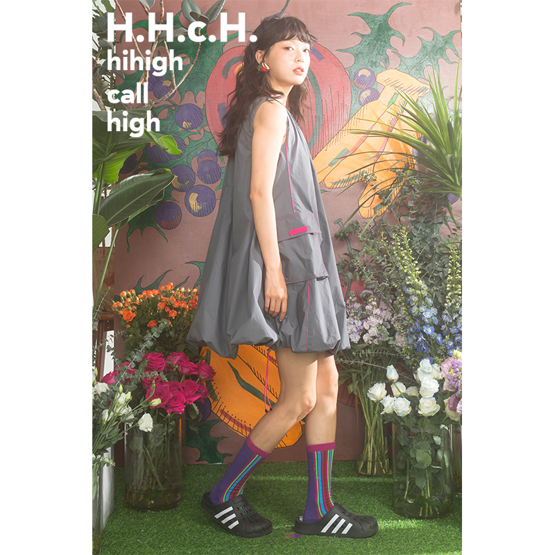 HHCH口海原创设计 马蹄莲绣花领口抽皱户外感撞色无袖花苞连衣裙