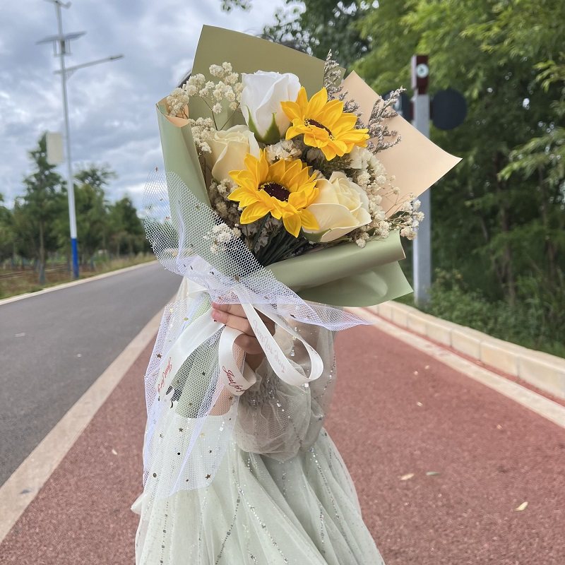 ins风碎冰蓝向日葵玫瑰满天星花束仿真香皂花送人情人节生日礼物