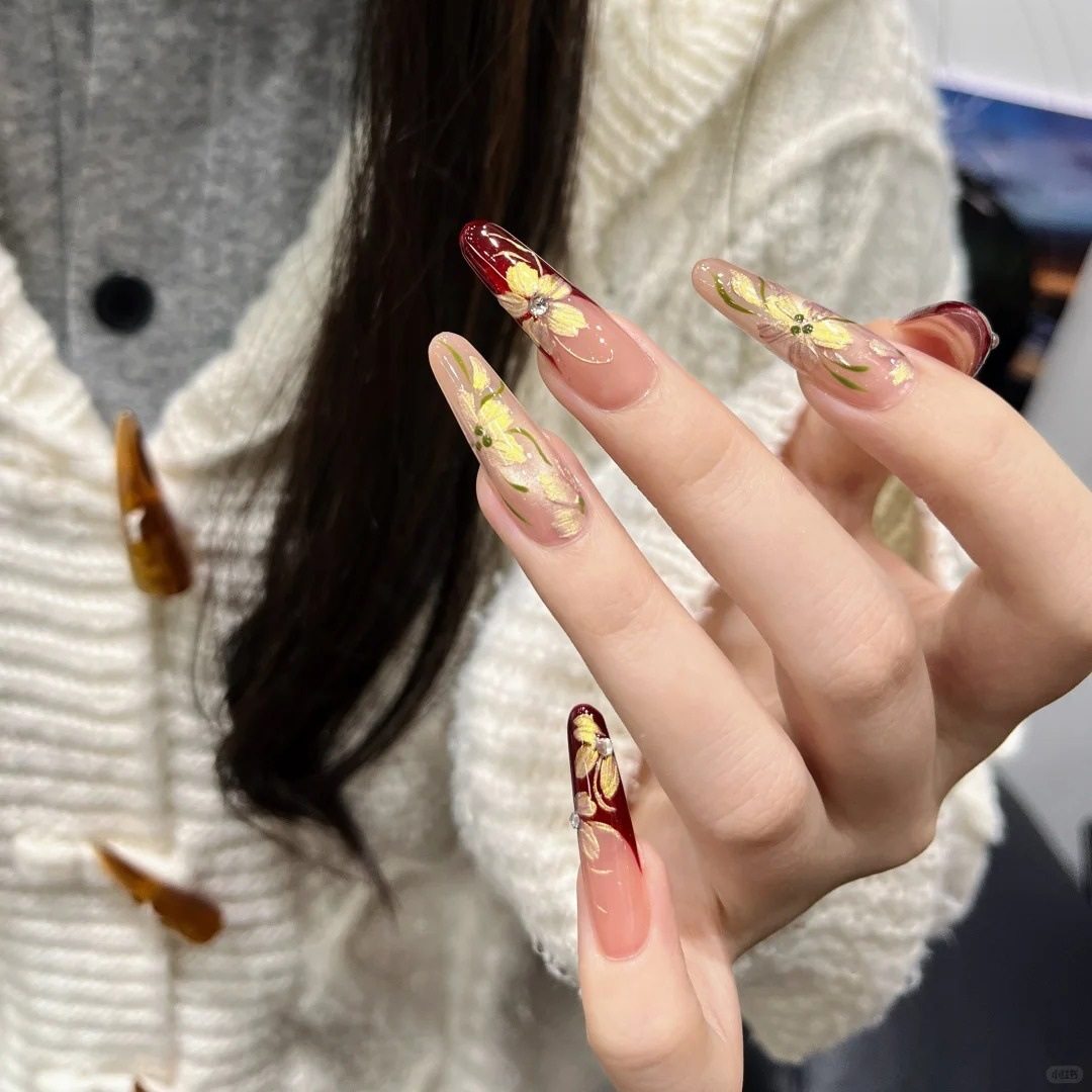 纯手工穿戴甲复古轻奢法式酒红鎏金花叶温柔气质氛围感ins美甲贴,淘宝优惠券,粉丝福利购,淘宝优惠卷
