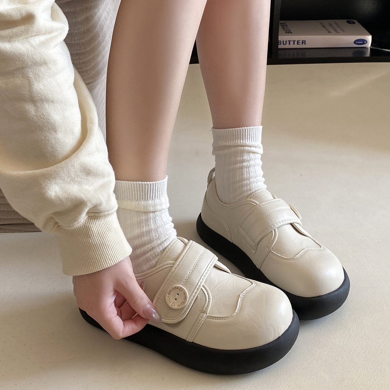 百搭英伦厚底复古小皮鞋女深口单鞋2026新款春秋平底百搭玛丽珍鞋,淘宝优惠券,粉丝福利购,淘宝优惠卷