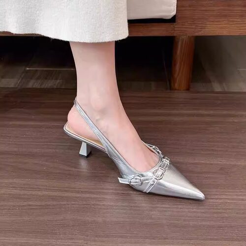 法式高跟一字带包头凉鞋女2026年新款皮带扣白色尖头细跟后空单鞋 - 图2