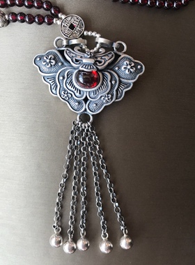 招财进宝镂空蝴蝶石榴石毛衣链