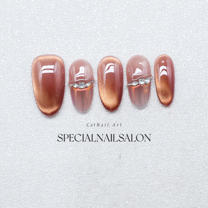 【枫暖烁影】纯手工穿戴甲秋冬新款焦糖色猫眼细闪钻饰高级感美甲,淘宝优惠券,粉丝福利购,淘宝优惠卷