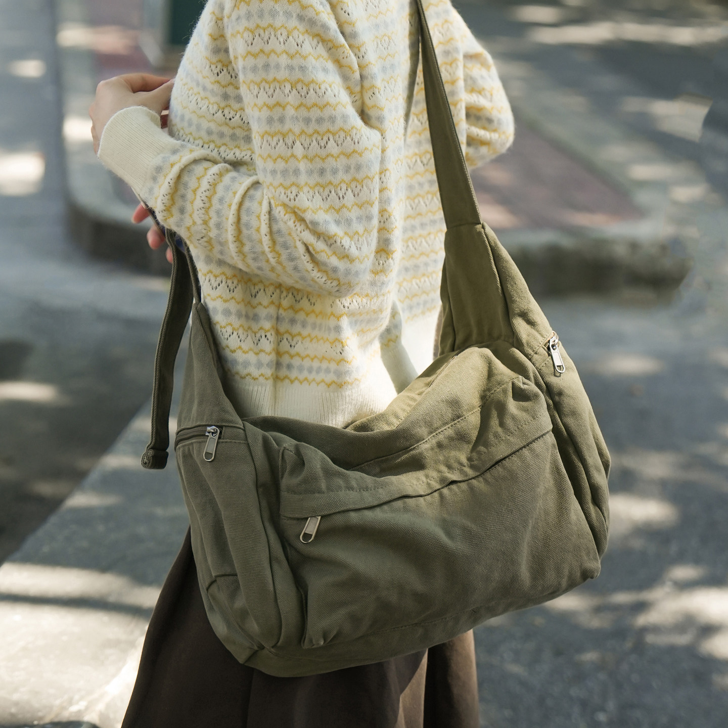 日系慵懒风帆布包包女2025秋冬新款通勤单肩托特包男文艺生斜挎包,淘宝优惠券,粉丝福利购,淘宝优惠卷