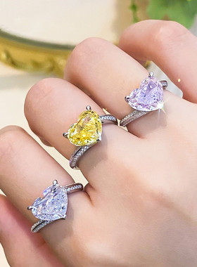 莫桑石群镶满钻爱心扭臂戒指