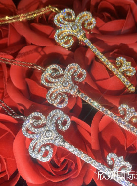 莫桑石满钻烟花款钥匙项链