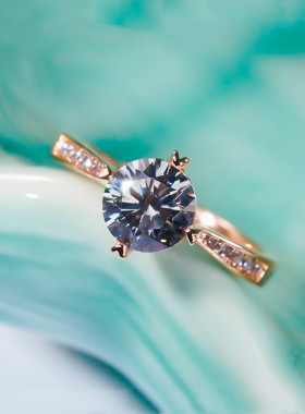 莫桑石1克拉剑心四爪戒指