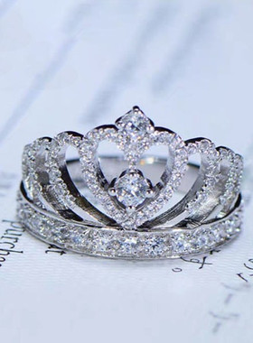 莫桑石群镶满钻皇冠戒指