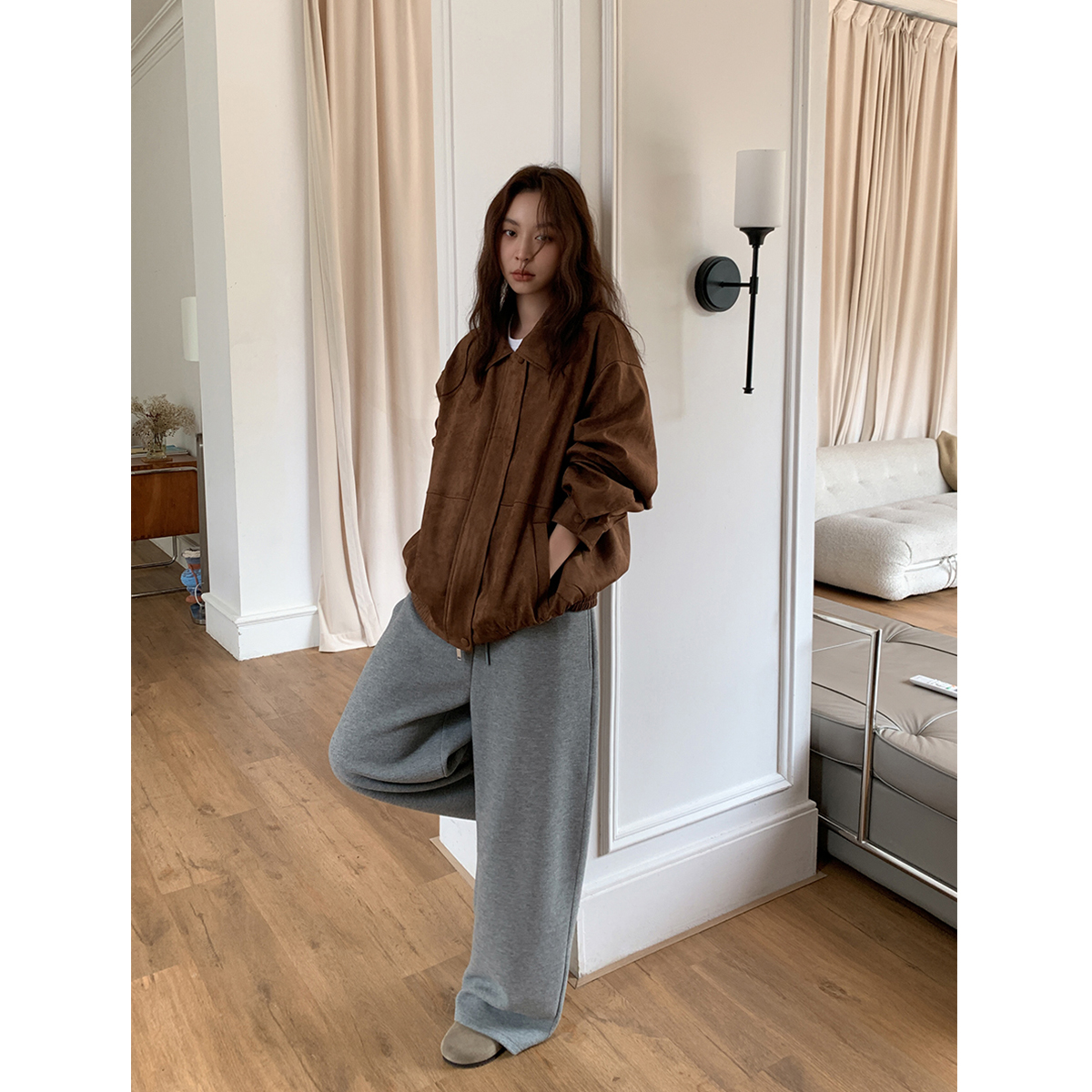 SIXI四喜家 霓虹古董街 复古慵懒翻领麂皮夹克女秋季廓形棕色外套 - 图2