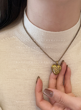 做旧字母花鸟爱心吊坠项链女复古轻奢优雅时尚气质百搭颈链毛衣链