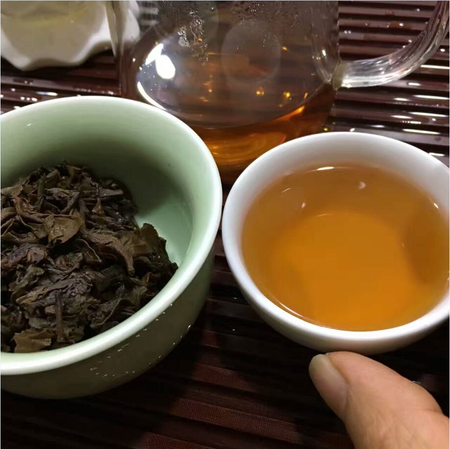 普洱茶生茶 2005年云南景迈 千年古茶树茶 生饼 何仕华订制357克