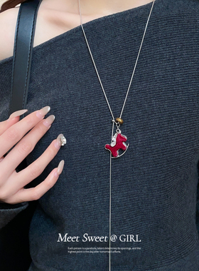 红色植绒树脂小马吊坠项链毛衣链