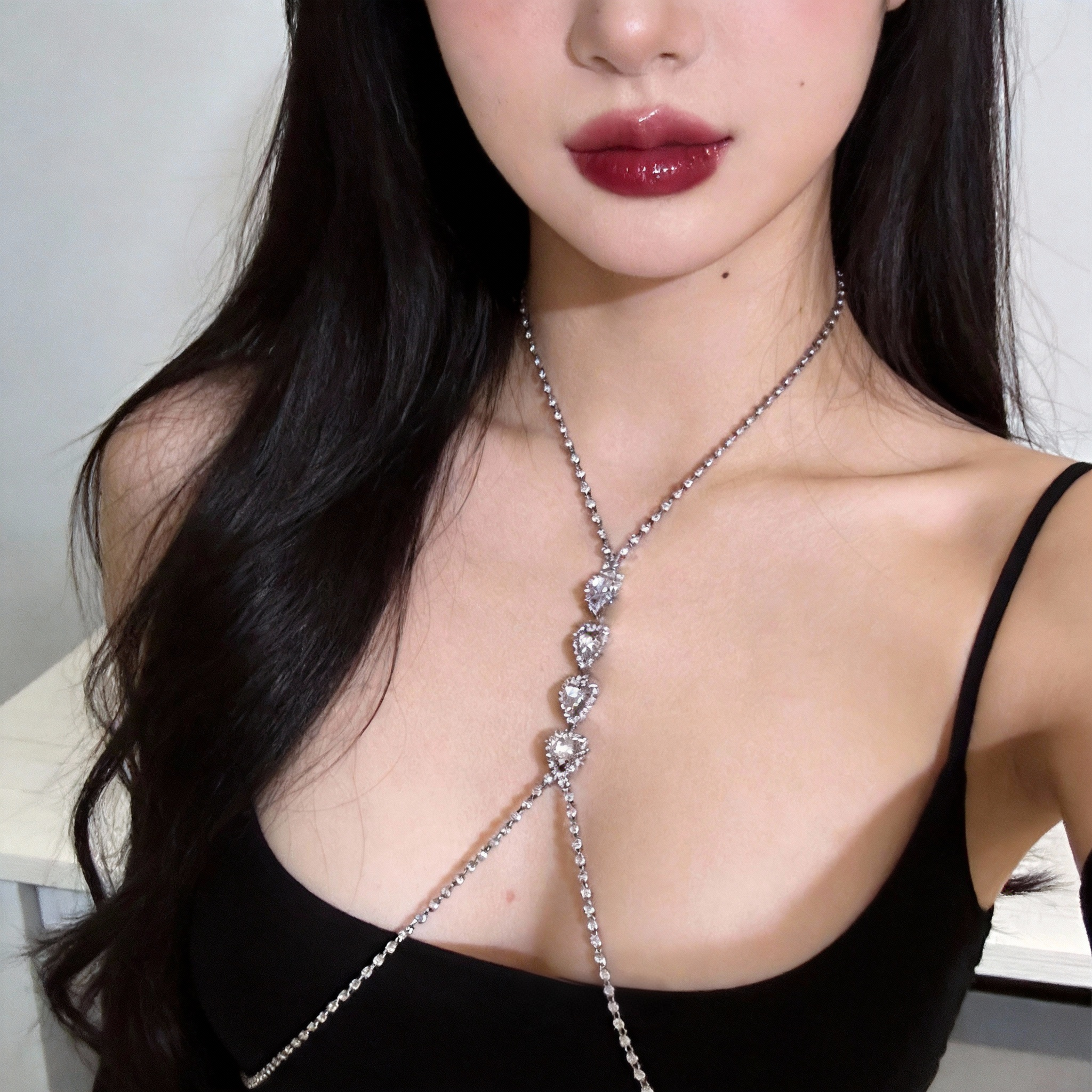 「柔闪心动链」纯欲风爱心碎钻交叉胸链身体链约会穿搭氛围感配饰,淘宝优惠券,粉丝福利购,淘宝优惠卷